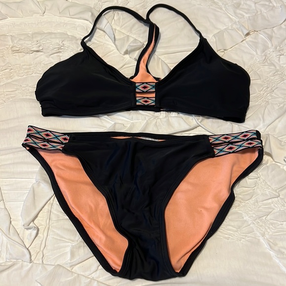 BLACK STRAPPY BIKINI WITH GEOMETRIC STRAPPY DETAILS - Picture 1 of 5